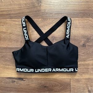 NWT Under Armour Women’s Sports Bra in Size M